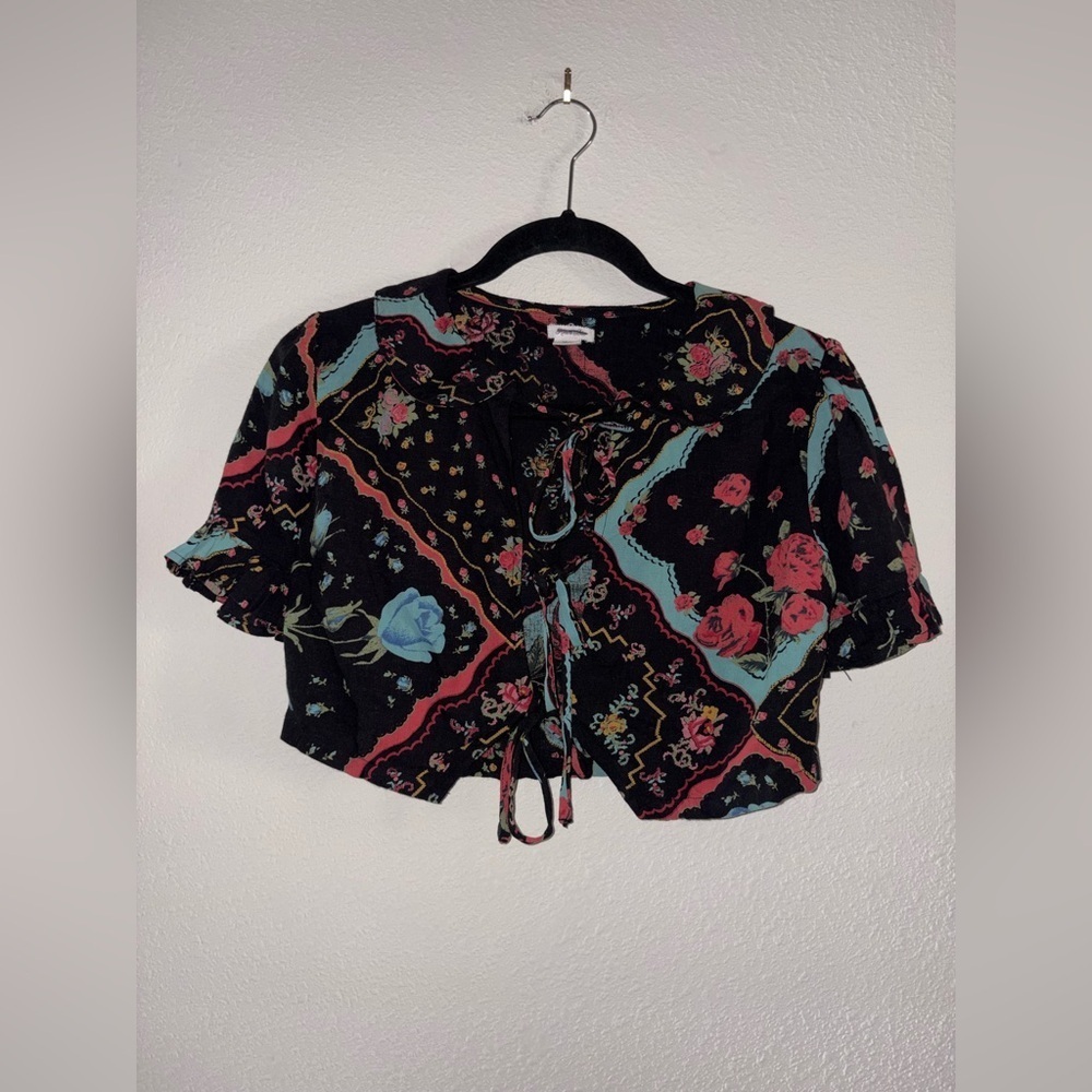 Urban Outfitters Blue Kimchi Floral Tie-Front Crop Top - Black and Blue Size XS - Picture 3 of 6
